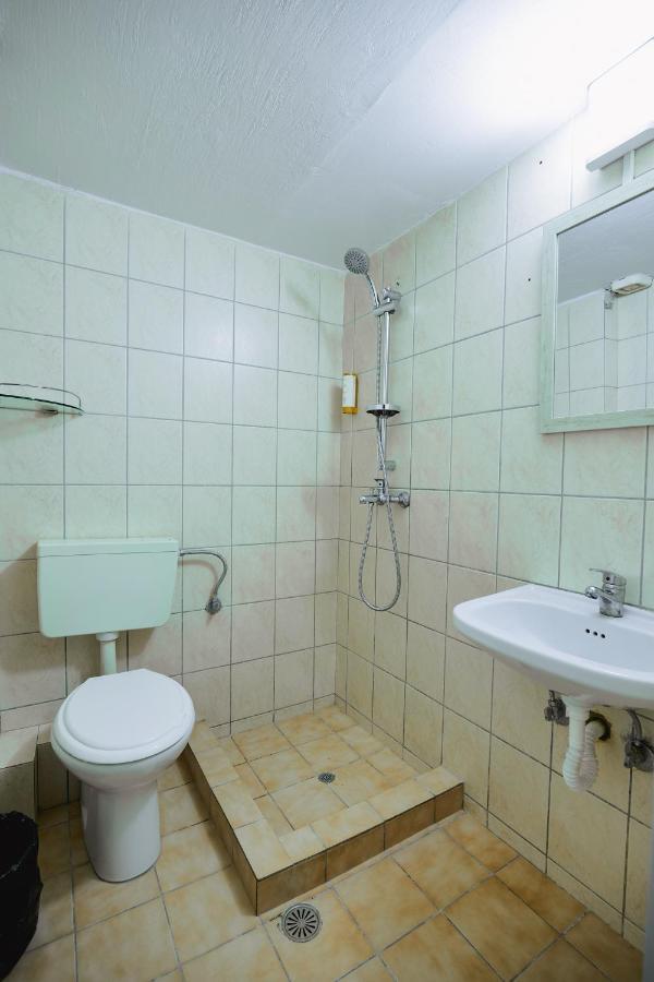 Mema Rooms Himare Exteriör bild